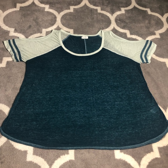 Maurices Shirt 24/7 Womens Size 3 Cold Shoulder Burnout Shirt 🎃 - Picture 1 of 9